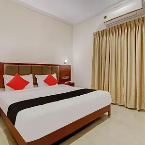Super Townhouse Kizhakkambalam Tourist Hotel